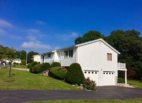 1st image of 6 Oakridge Dr