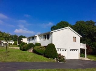 6 Oakridge Dr, Saugus, MA 01906