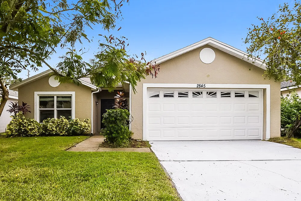 3 bed, 2.0 bath, 1511 sqft, $2,425 — Photo 1
