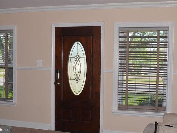 3rd image of 218 N Sterling Blvd