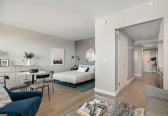 3rd image of 15 Bridge Park Dr APT 8A