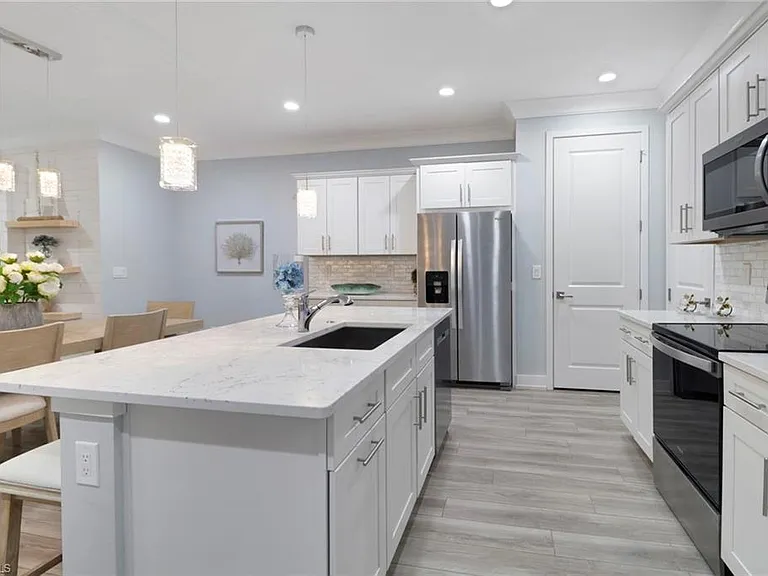 12973 Pembroke Dr — Photo 7