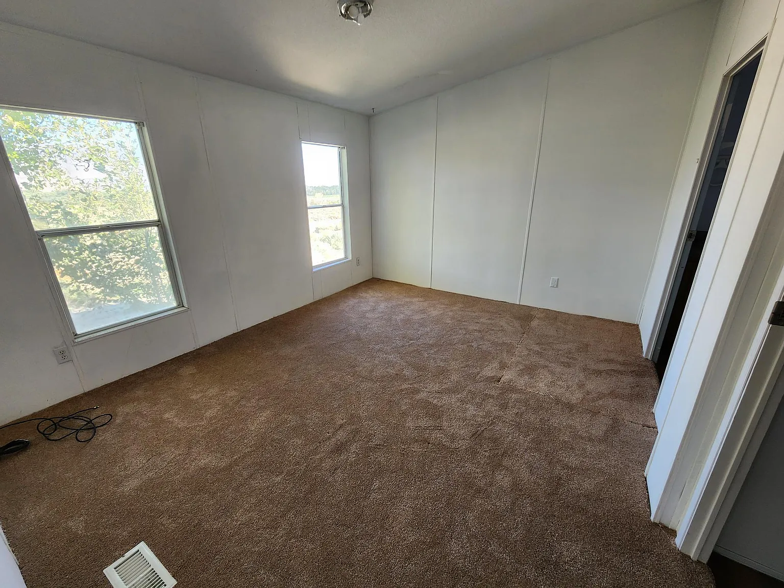 3 bed, 1305 sqft, $2,000 — Photo 3
