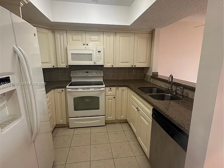 9500 SW 3rd St #254 — Photo 6