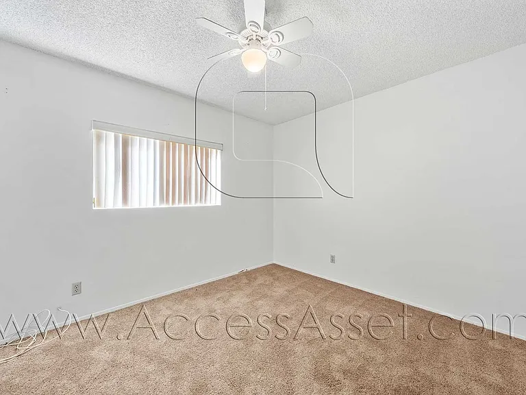 1700 Walden Ln — Photo 29