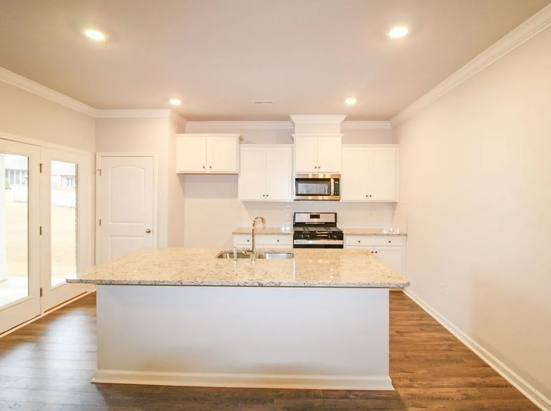 3 bed, 1570 sqft, $1,800 — Photo 4