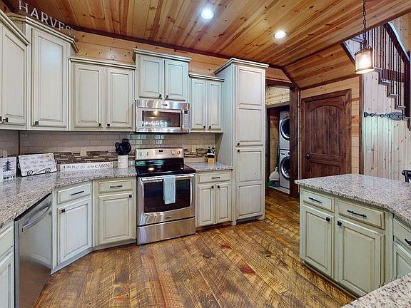 4th image of 13 Whispering Pine Rd