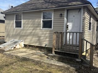 15 Helen Ln, Great Neck, NY 11024
