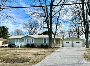 701 S Main St, Clay City, IL 62824