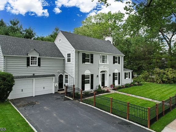 3rd image of 12 Marquette Rd