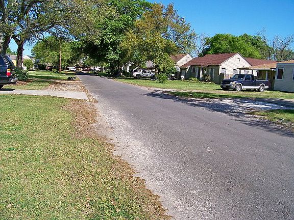 2nd image of 3041 Alamo Ave