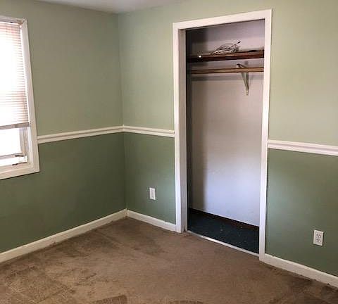 2nd image of 90 Blydenburg Ave Unit 2