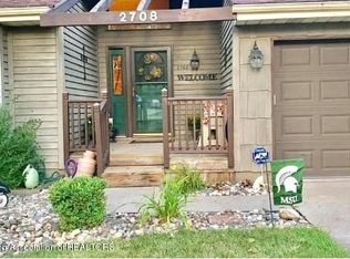 2708 Grovenburg Rd, Lansing, MI 48911