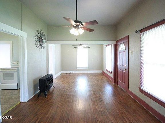 5th image of 128 S School St