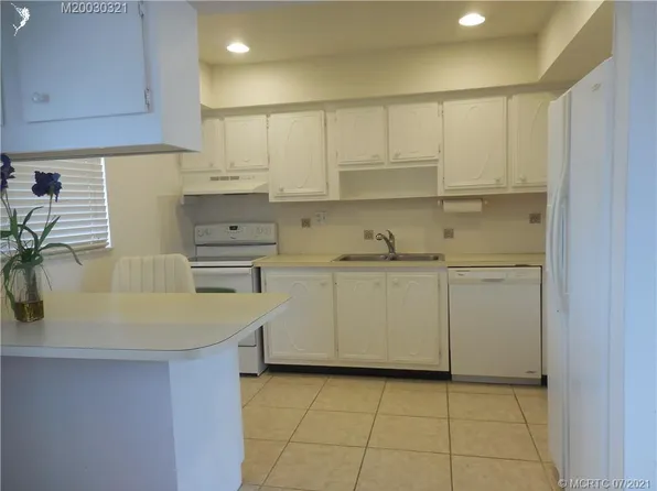 2600 S Kanner Hwy APT P7, Stuart, FL 34994