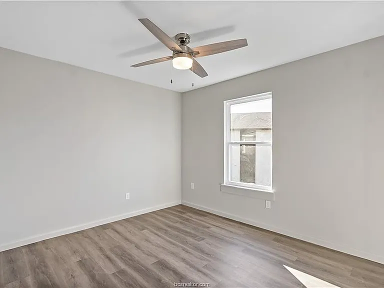 1504 Alpine Cir #C — Photo 11