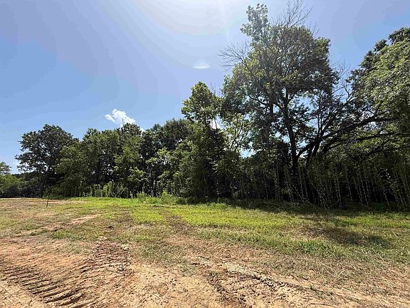 5th image of 62 River Dr