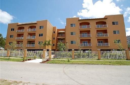 1st image of 1300 NE 109th St APT 208