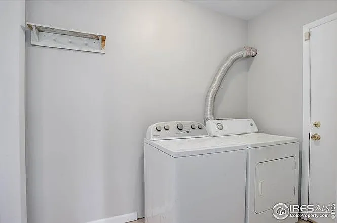 690 W Elmhurst Pl — Photo 24