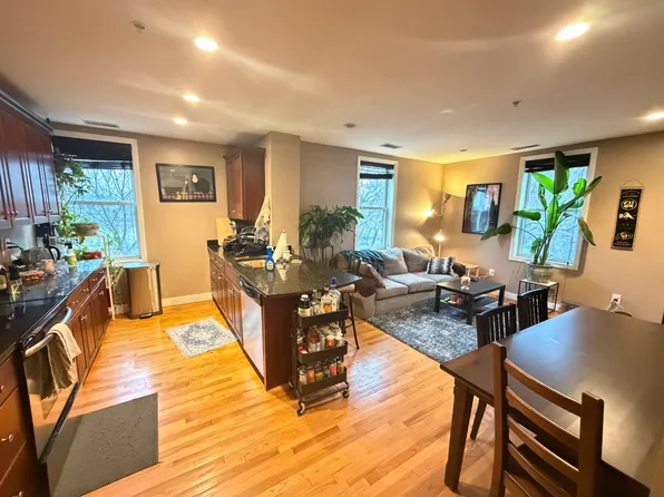100 Fellsway W APT 207, Somerville, MA 02145