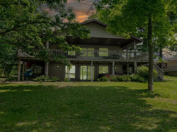 218 Candlewick Dr SE, Poplar Grove, IL 61065