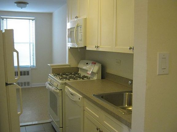 3rd image of 13720 45th Ave #5R