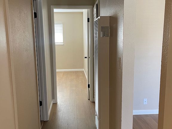 4th image of 105 Wilbur Ave #8