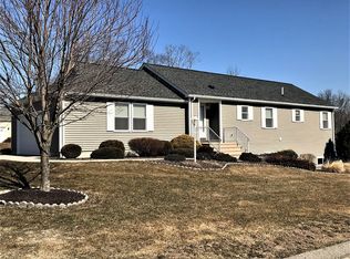 2 Looking Glass Cir, Uncasville, CT 06382
