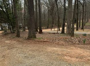 111 Tulip Trl, Cleveland, GA 30528
