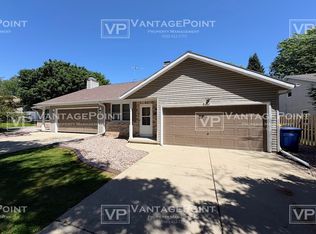 1017 Green Ridge Dr, Green Bay, WI 54313