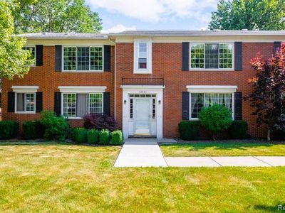 20931 Wildwood Dr APT 223, Harper Woods, MI, 48225