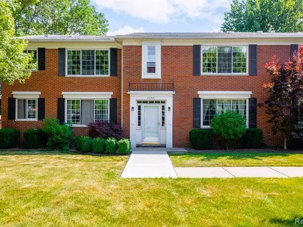 20931 Wildwood Dr APT 223, Harper Woods, MI 48225