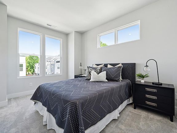 Secondary bedroom for overnight guests