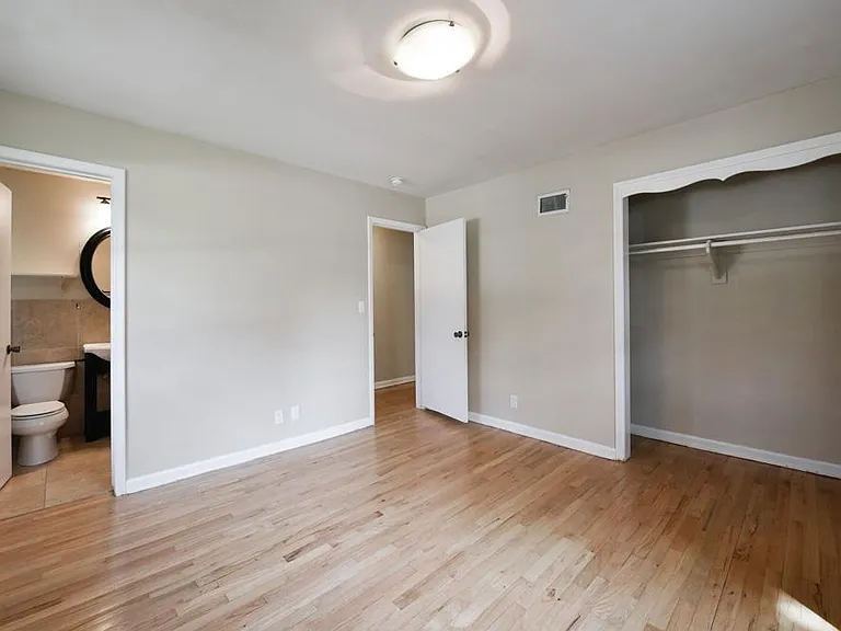 1018 S 114th St — Photo 16