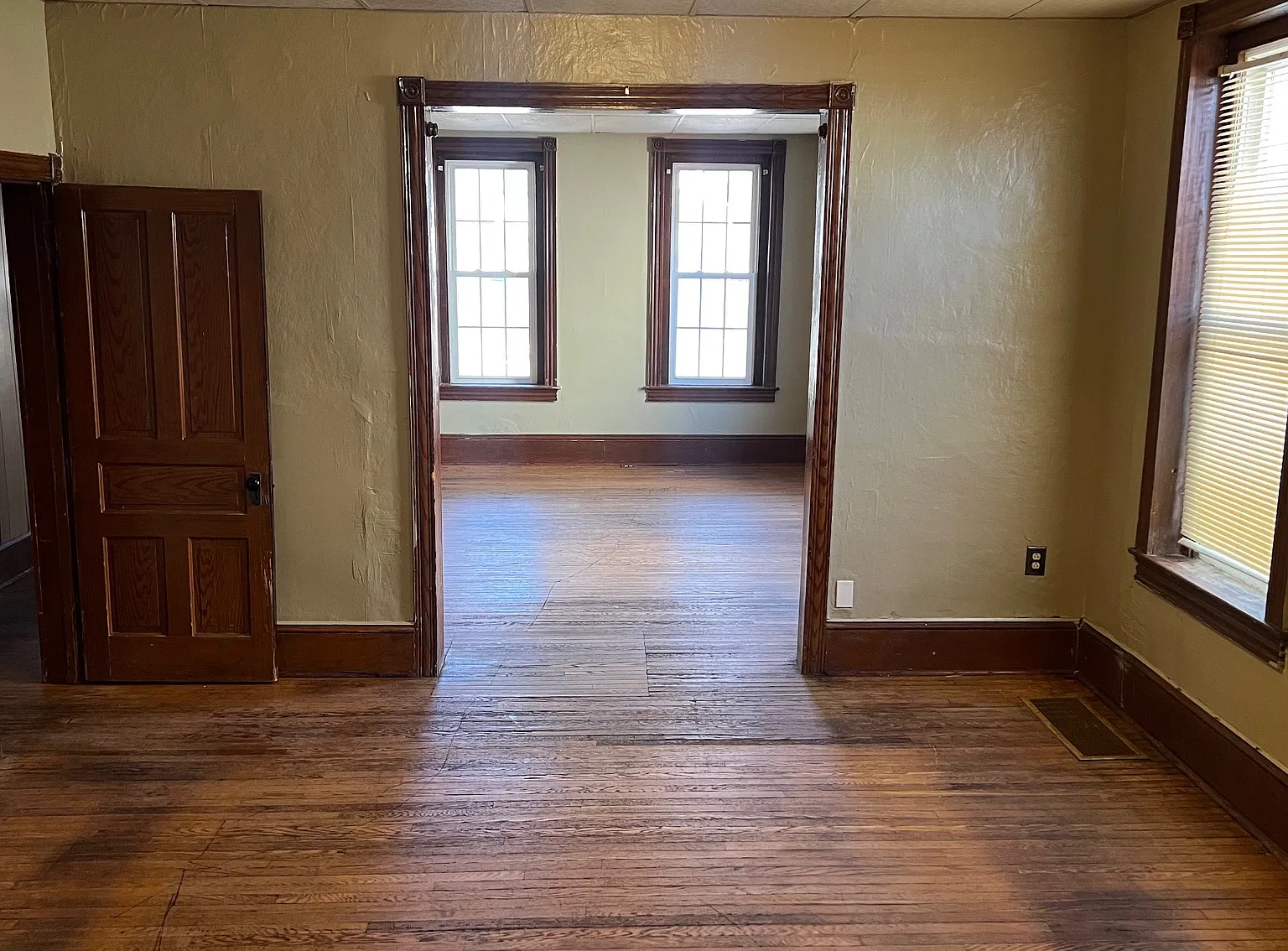 352 E 3rd Street — Photo 3