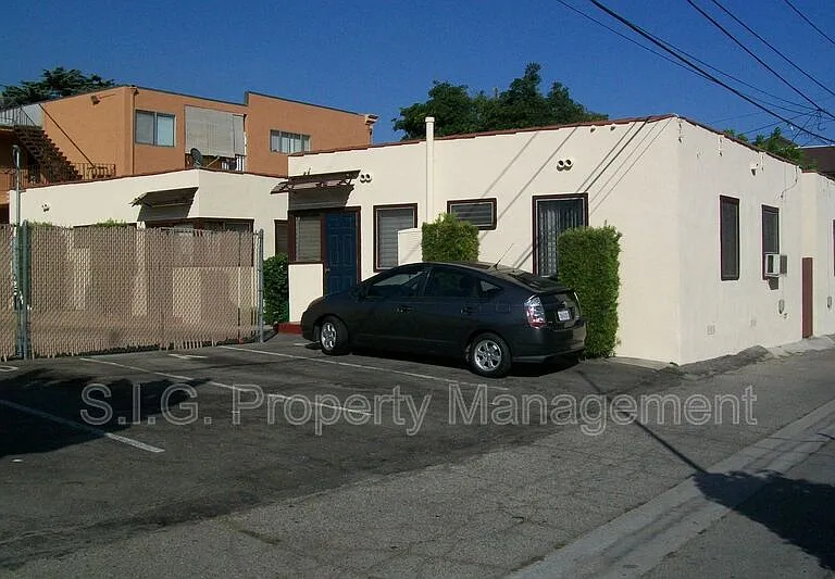 417 E Elmwood Ave #B — Photo 15