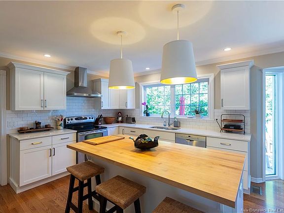 5th image of 15 Park Lawn Ct