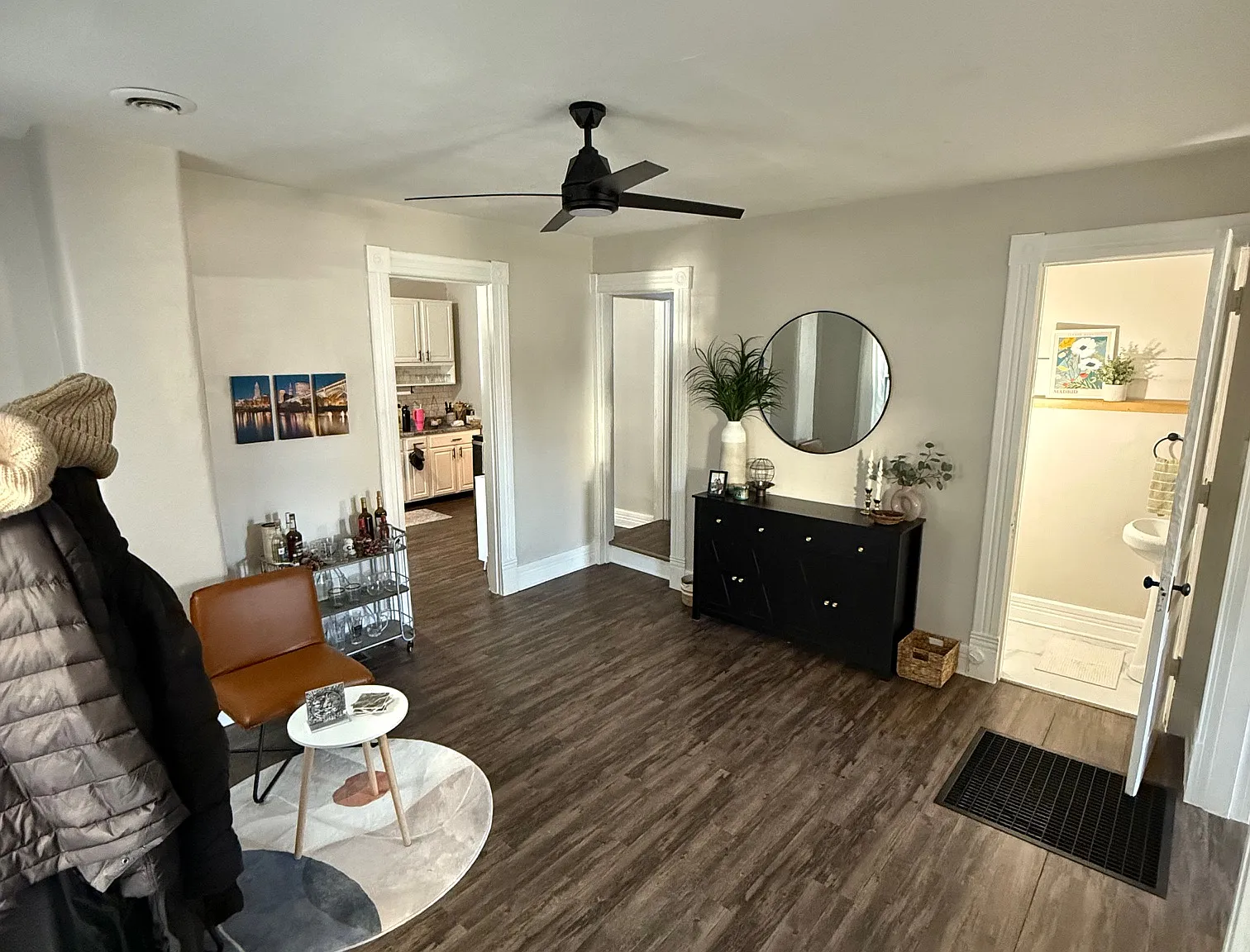 3 bed, 1.5 bath, 1200 sqft, $1,600 — Photo 3