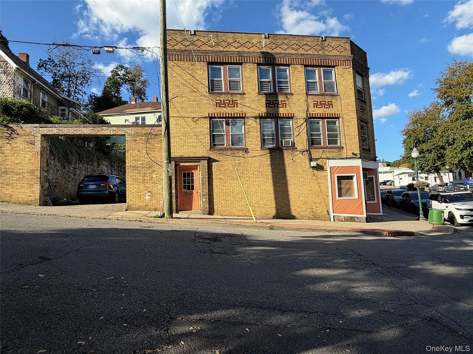 1 bed, 1.0 bath, 792 sqft, $1,900 — Photo 2