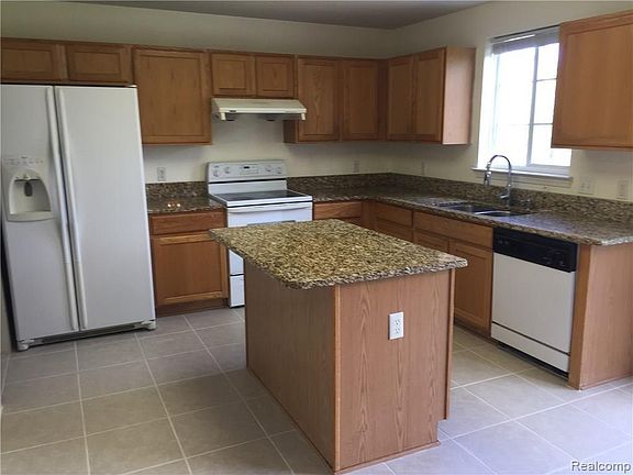 5th image of 216 Biltmore Blvd
