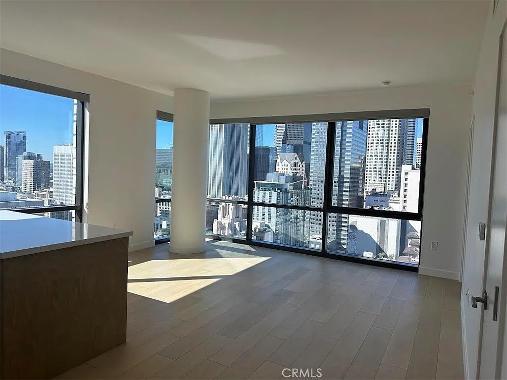 2 bed, 1032 sqft, $4,200 — Photo 1