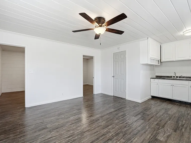 623 S Country Club Dr — Photo 8