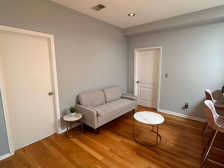 109 Jackson St — Photo 4