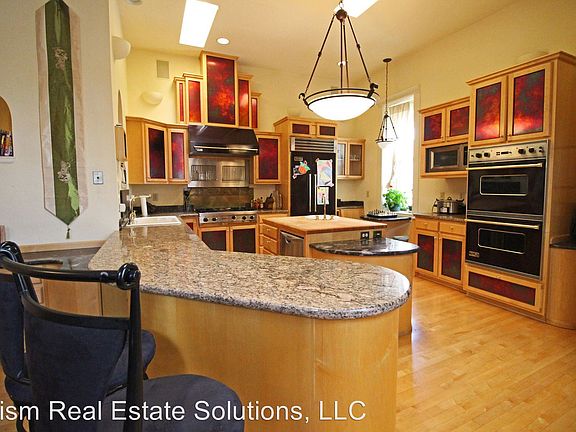 4th image of 111 E Grand Ave #1/2