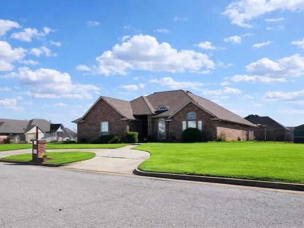 1611 Lady Ln, Shawnee, OK 74804