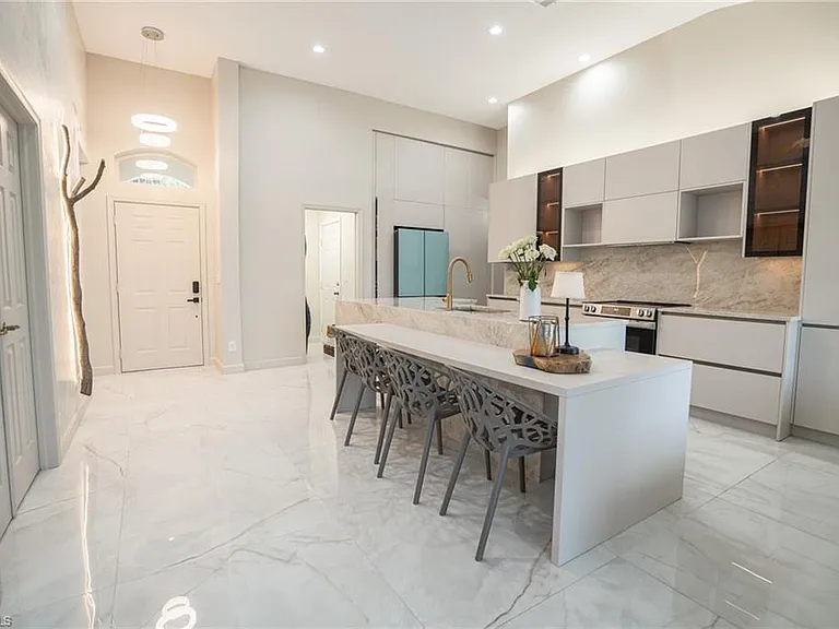 7712 Citrus Hill Ln — Photo 8