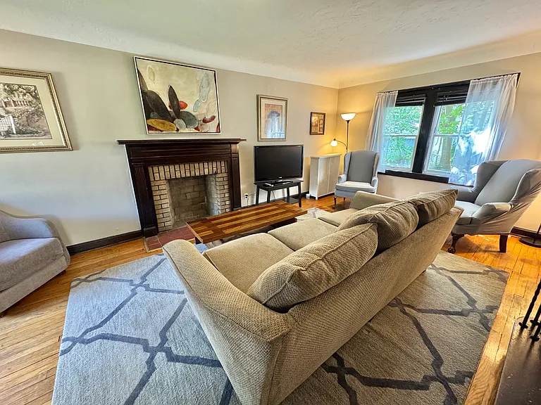 1004 Greyton Rd — Photo 5