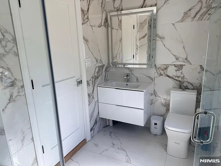 91 Columbus Dr — Photo 5