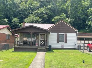 311 W Avis Ave, Man, WV 25635