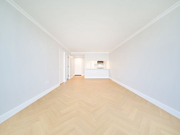 3rd image of 160 Riverside Blvd APT 9A